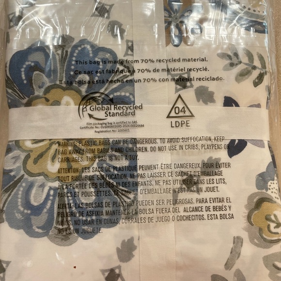 Pottery Barn shower curtain— NWT - Picture 3 of 5